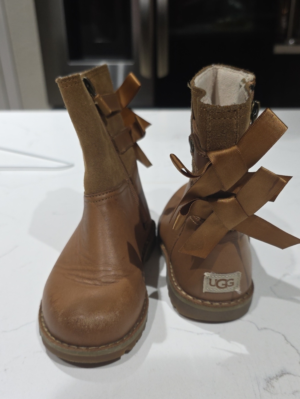 UGG Kids Chestnut Brown Bow-Back Leather Boots Size 9